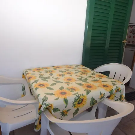 Glenda Apartment *